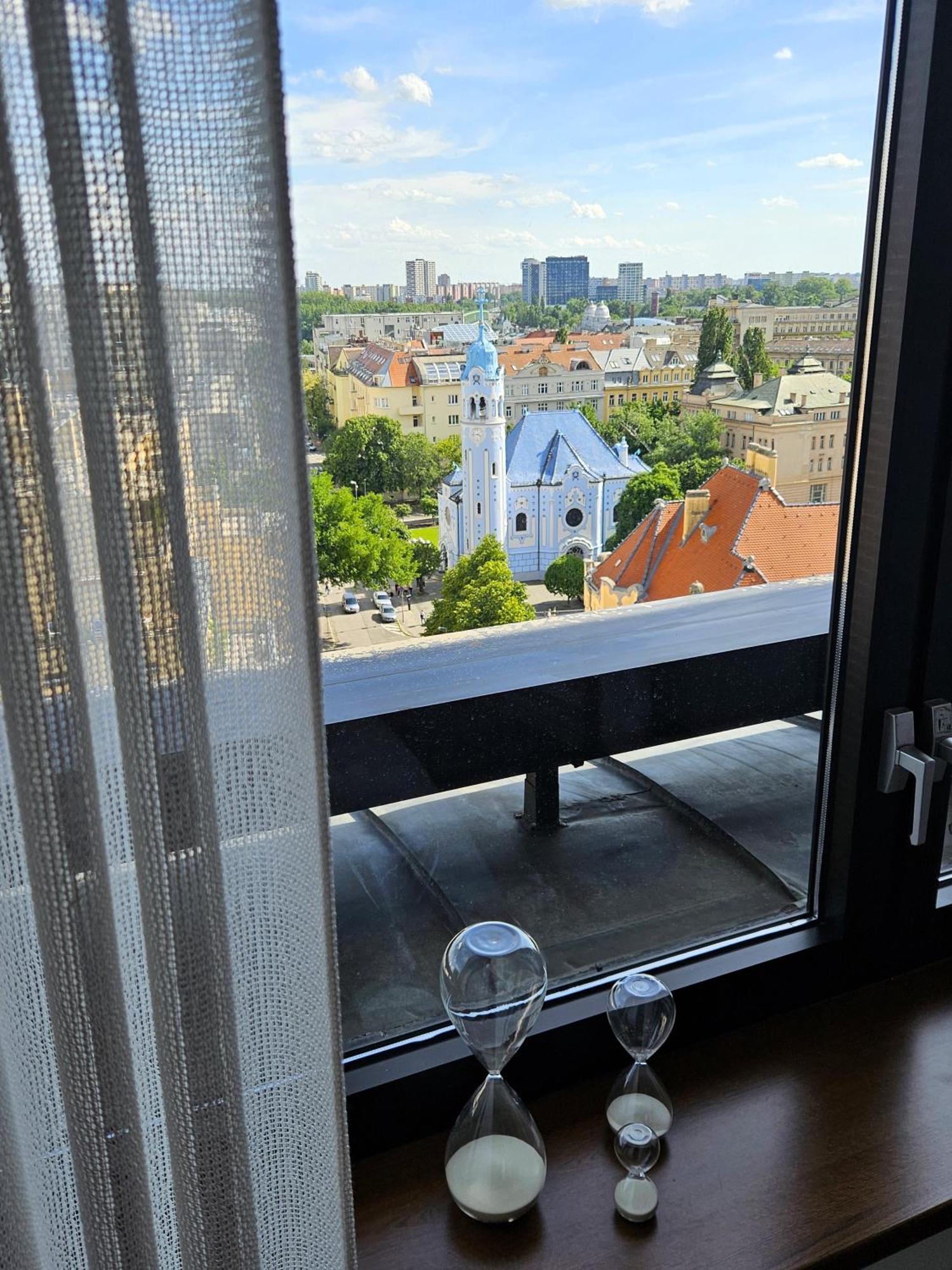 Panorama View Design Apt In Old Town - Free Parking Bratislava Buitenkant foto