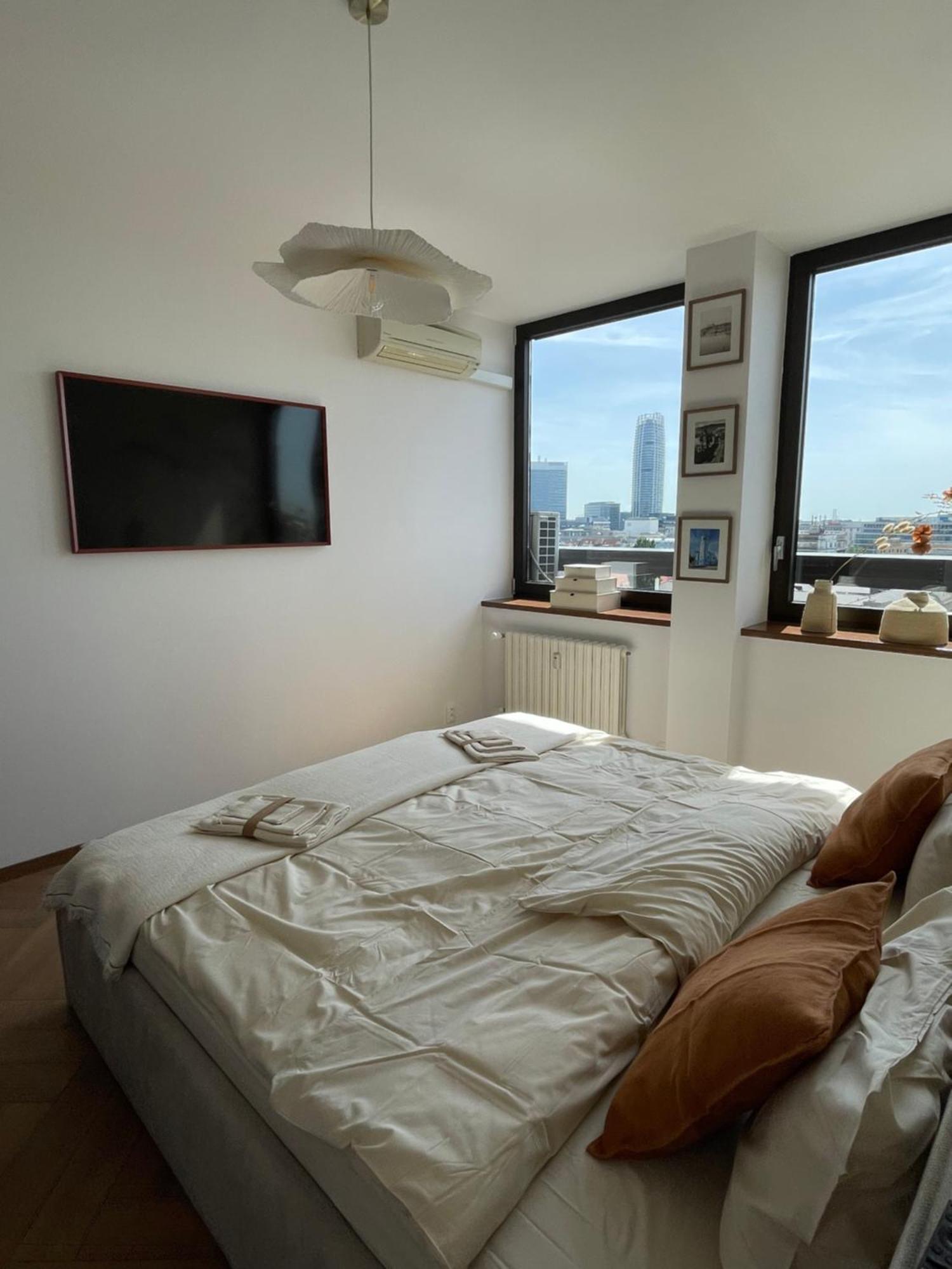 Panorama View Design Apt In Old Town - Free Parking Bratislava Buitenkant foto